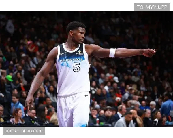 爱德华兹因脚踝酸痛缺席训练，森林狼快攻发起点受关注